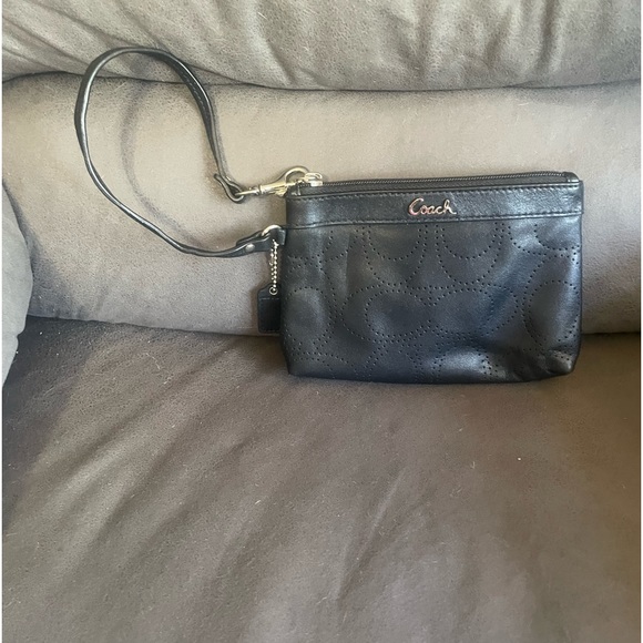 Like new Coach/Wristlet black Leather - Picture 4 of 6